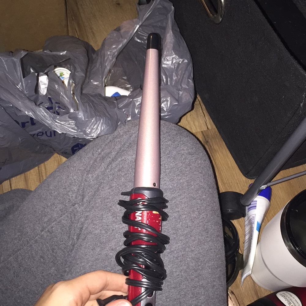 Conair curling wand.